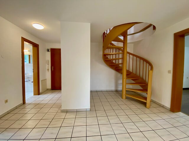 "ohne Provision" geräumige 6 Zimmer Wohnung über 2 Etagen