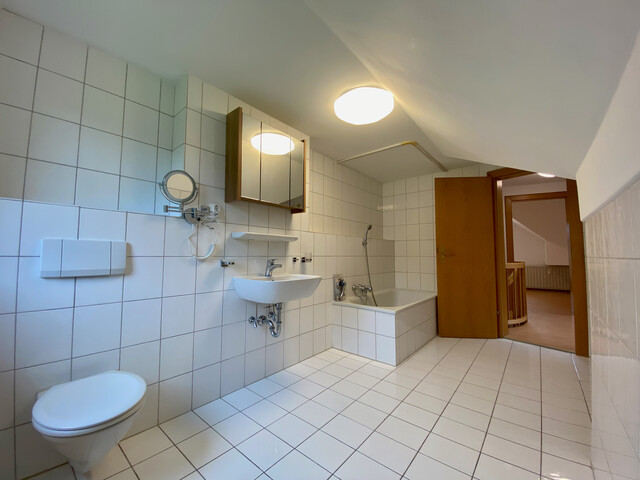 "ohne Provision" geräumige 6 Zimmer Wohnung über 2 Etagen