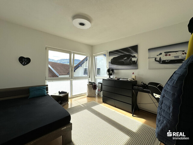 Familientraum: Schönes Einfamilienhaus mit Pool in ruhiger Lage