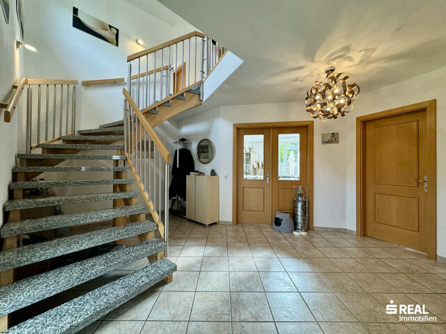 Familientraum: Schönes Einfamilienhaus mit Pool in ruhiger Lage