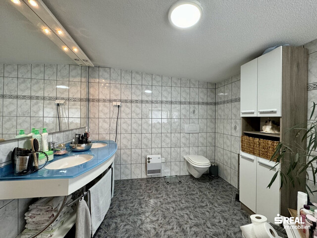 Familientraum: Schönes Einfamilienhaus mit Pool in ruhiger Lage