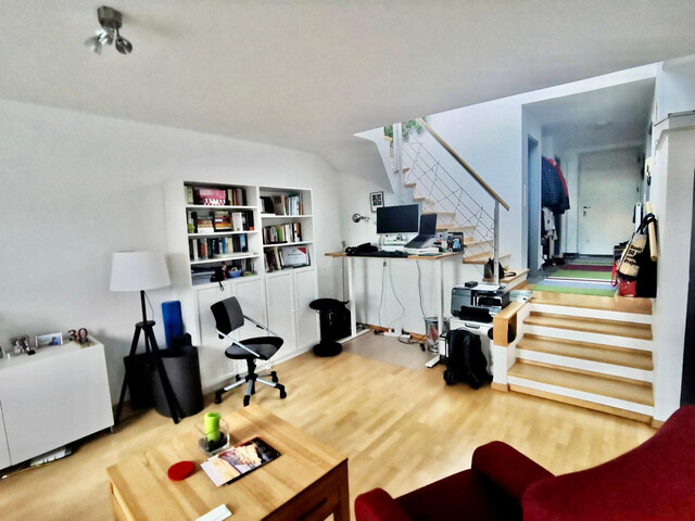 Privat: Loftartige 70m2, 2 Zimmer Dachgeschosswohnung, mega view und TG