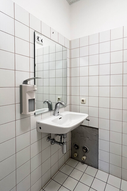 Arbeiten im Mittelpunkt: Gewerbefläche mit bester Sichtbarkeit zur Miete