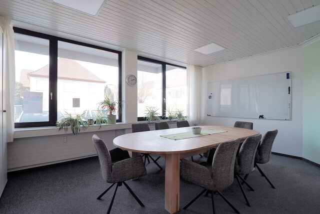 Arbeiten im Mittelpunkt: Gewerbefläche mit bester Sichtbarkeit zur Miete