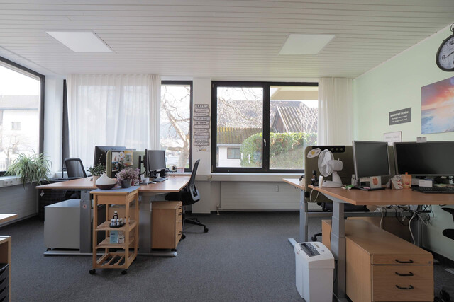 Arbeiten im Mittelpunkt: Gewerbefläche mit bester Sichtbarkeit zur Miete