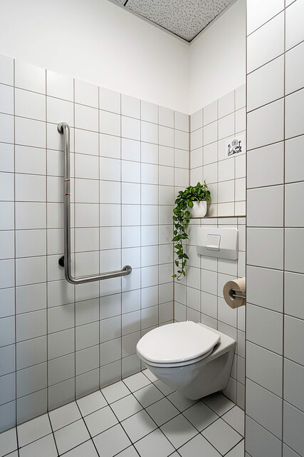 Arbeiten im Mittelpunkt: Gewerbefläche mit bester Sichtbarkeit zur Miete