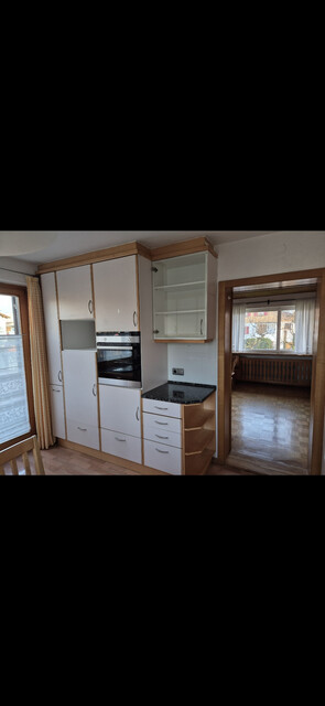 Geräumiges Haus mit Garage, Balkon, Terrasse, Garten, Abstellraum, Keller und Dachboden