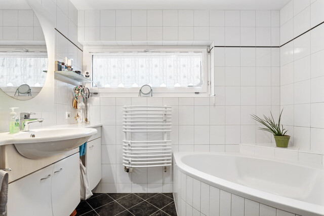 Familienfreundliche Ruhe-Oase in Stadtnähe: 4-Zimmer Maisonette Wohnung - provisionsfrei!