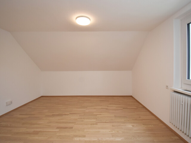 Sanierte 4-Zimmer Dachgeschosswohnung!