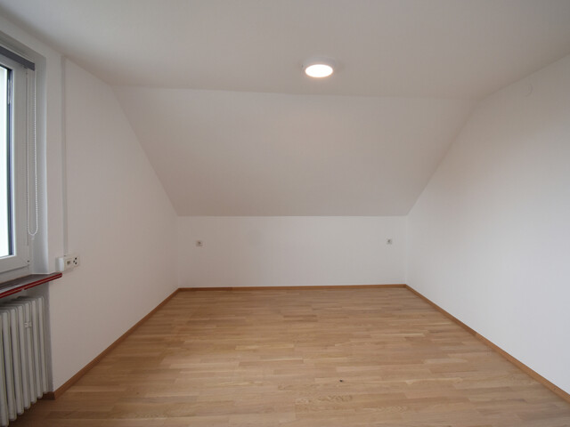 Sanierte 4-Zimmer Dachgeschosswohnung!