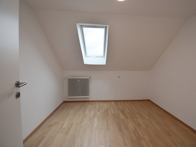 Sanierte 4-Zimmer Dachgeschosswohnung!