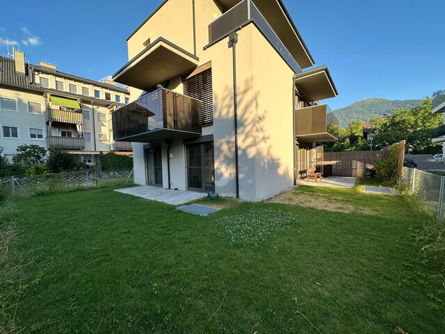 MODERN UND HOCHWERTIG WOHNEN MIT PRIVATEM GARTEN, VIEL LICHT & RUHIGER LAGE