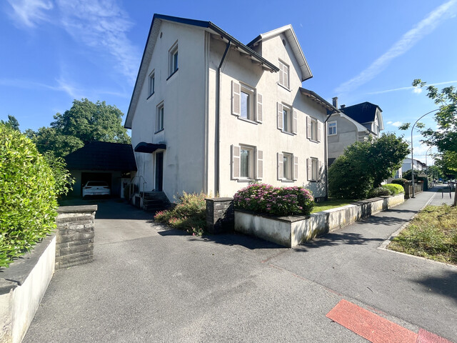 Charme trifft Potenzial – geräumiges Stadthaus auf großem Grundstück in guter Lage zu verkaufen!