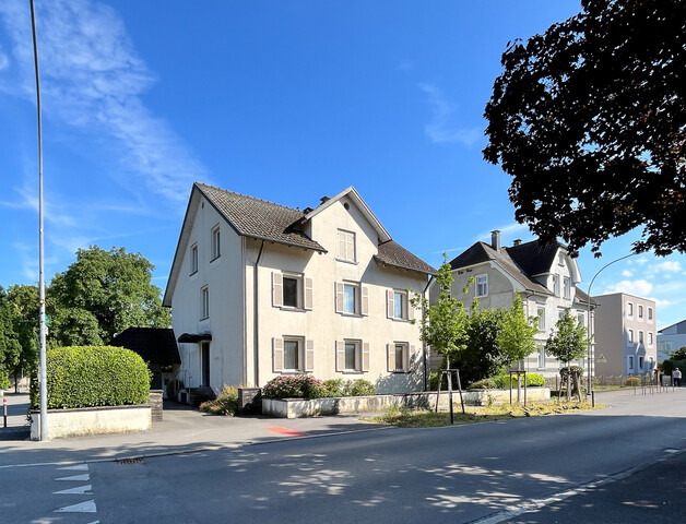 Charme trifft Potenzial – geräumiges Stadthaus auf großem Grundstück in guter Lage zu verkaufen!