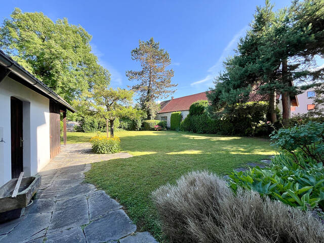 Charme trifft Potenzial – geräumiges Stadthaus auf großem Grundstück in guter Lage zu verkaufen!