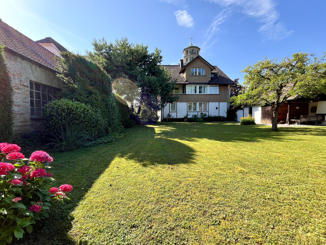 Charme trifft Potenzial – geräumiges Stadthaus auf großem Grundstück in guter Lage zu verkaufen!