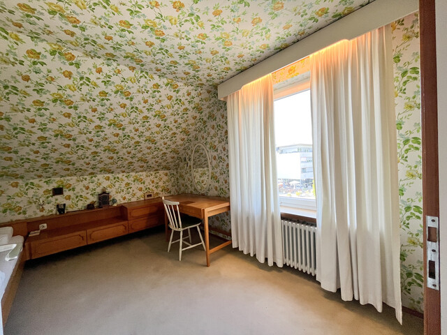 Charme trifft Potenzial – geräumiges Stadthaus auf großem Grundstück in guter Lage zu verkaufen!