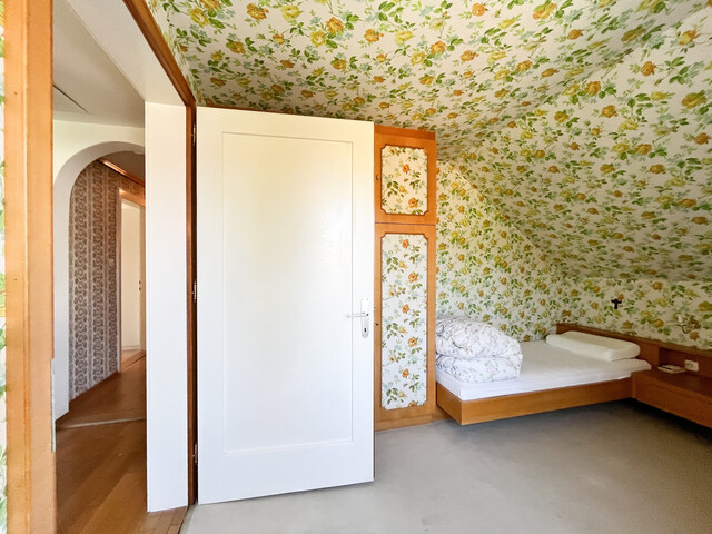 Charme trifft Potenzial – geräumiges Stadthaus auf großem Grundstück in guter Lage zu verkaufen!