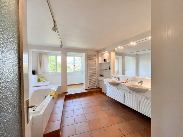 Charme trifft Potenzial – geräumiges Stadthaus auf großem Grundstück in guter Lage zu verkaufen!