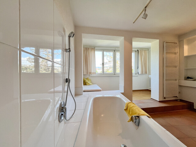 Charme trifft Potenzial – geräumiges Stadthaus auf großem Grundstück in guter Lage zu verkaufen!