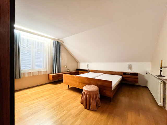 Charme trifft Potenzial – geräumiges Stadthaus auf großem Grundstück in guter Lage zu verkaufen!