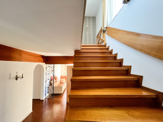 Charme trifft Potenzial – geräumiges Stadthaus auf großem Grundstück in guter Lage zu verkaufen!