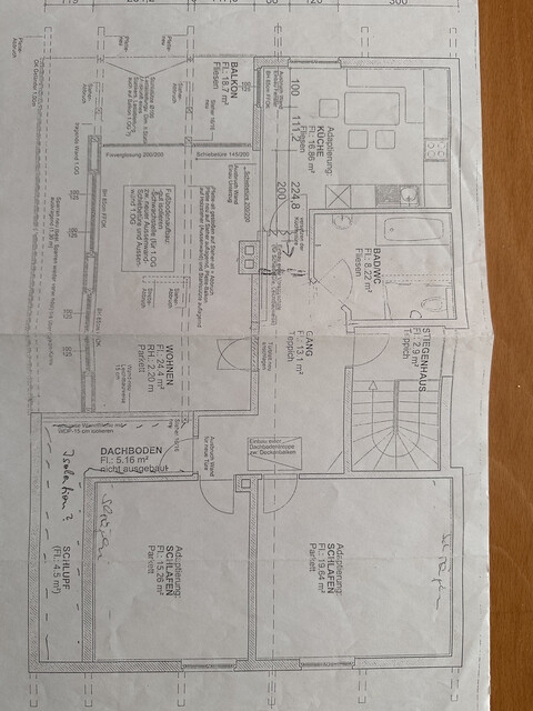 Altbau Dachgeschosswohnung mit Balkon, Garten, Stauraum, Garage
