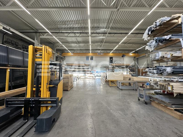 PROVISIONSFREI - Moderne Halle mit großer PV- und Solaranlage
