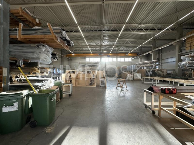 PROVISIONSFREI - Moderne Halle mit großer PV- und Solaranlage