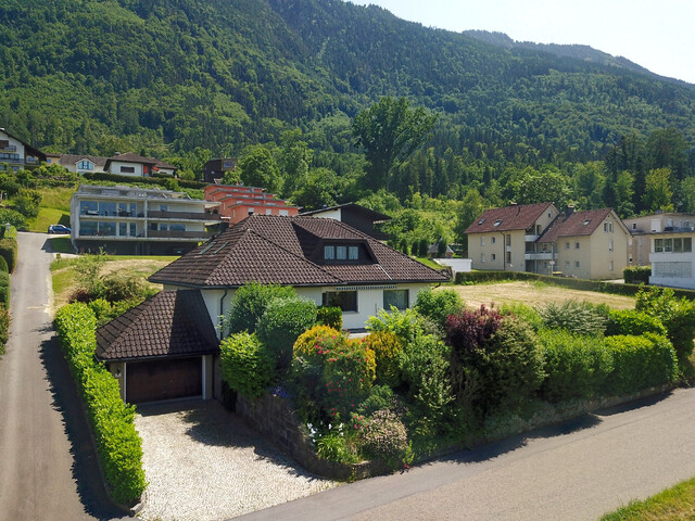 Villa im Landhausstil mit großem Grundstück in Feldkirch-Tisis