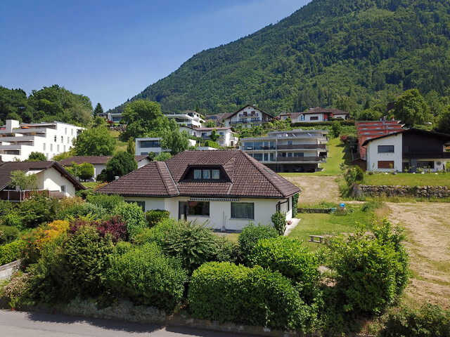 Villa im Landhausstil mit großem Grundstück in Feldkirch-Tisis