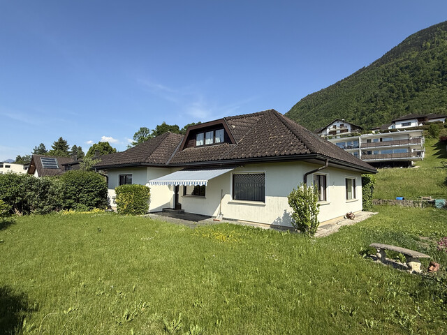 Villa im Landhausstil mit großem Grundstück in Feldkirch-Tisis