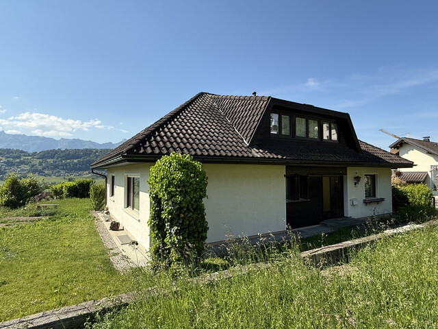 Villa im Landhausstil mit großem Grundstück in Feldkirch-Tisis