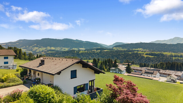 Traumausblick direkt in den Bregenzerwald! Charmantes Einfamilienhaus in TOP LAGE!