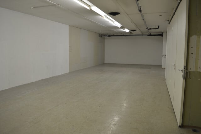 Große Lagerfläche im Winsauer Center zu vermieten!