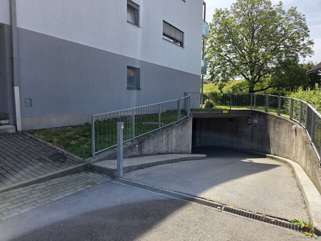Sehr gepflegte 2-Zimmer-Wohnung mit Balkon und Tiefgaragenplatz in Röthis