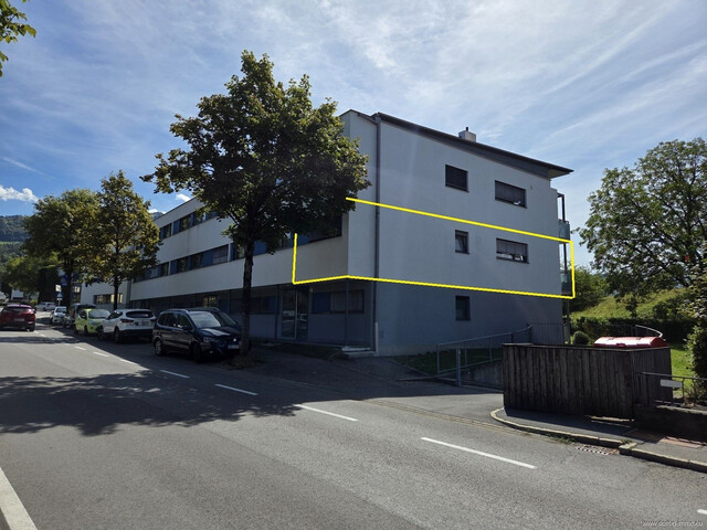 Sehr gepflegte 2-Zimmer-Wohnung mit Balkon und Tiefgaragenplatz in Röthis