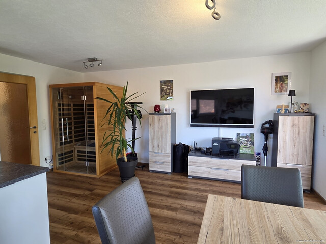 Sehr gepflegte 2-Zimmer-Wohnung mit Balkon und Tiefgaragenplatz in Röthis