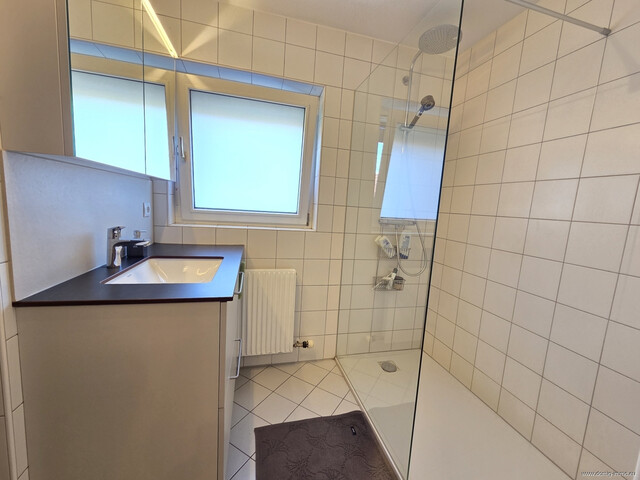Sehr gepflegte 2-Zimmer-Wohnung mit Balkon und Tiefgaragenplatz in Röthis