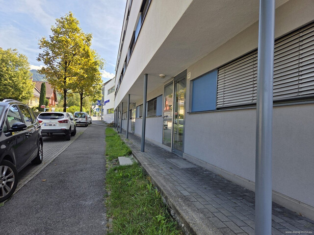 Sehr gepflegte 2-Zimmer-Wohnung mit Balkon und Tiefgaragenplatz in Röthis