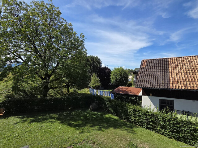 Sehr gepflegte 2-Zimmer-Wohnung mit Balkon und Tiefgaragenplatz in Röthis