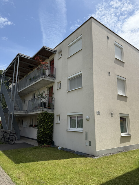 Schöne und sonnige  3-Zimmer-Wohnung mit 2 Tiefgaragenplätzen