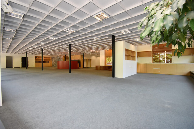 Büro- / Einzelhandelsfläche in bester Lage jetzt zur Miete verfügbar – Sichern Sie sich hohe Kundenfrequenz!