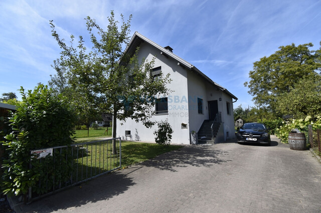 Schnäppchenhaus auf großzügigem Grundstück!