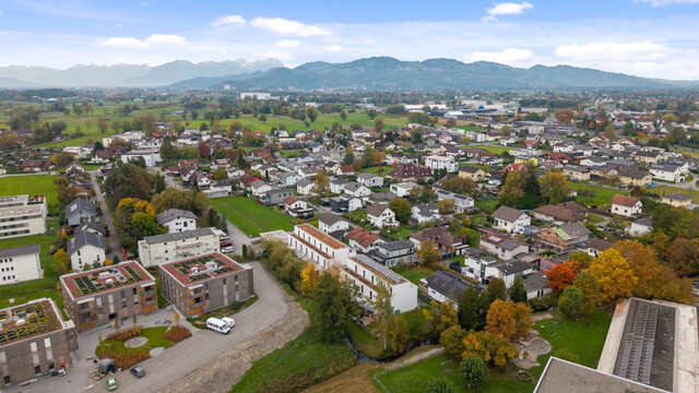 ruhig gelegenes Reihenhaus mit Garten, Terrassen und Carport