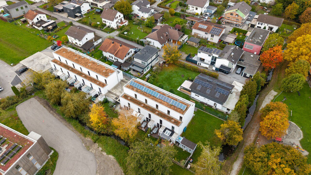 ruhig gelegenes Reihenhaus mit Garten, Terrassen und Carport