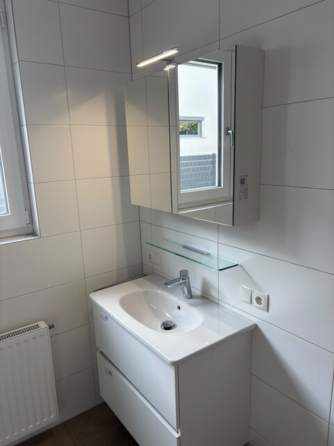 DREIZIMMERGARTENWOHNUNG mit Garage, 4 Stellplätzen, 16 m² Terrasse, 120 m² Garten und Abstellraum