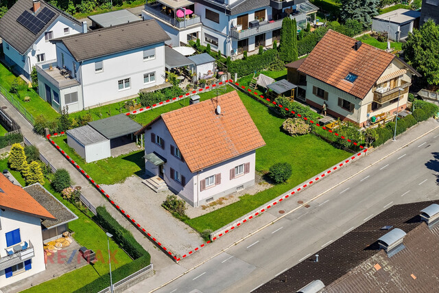 Wohnen in Lauterach: Einfamilienhaus mit großem Grundstück und Renovierungspotenzial