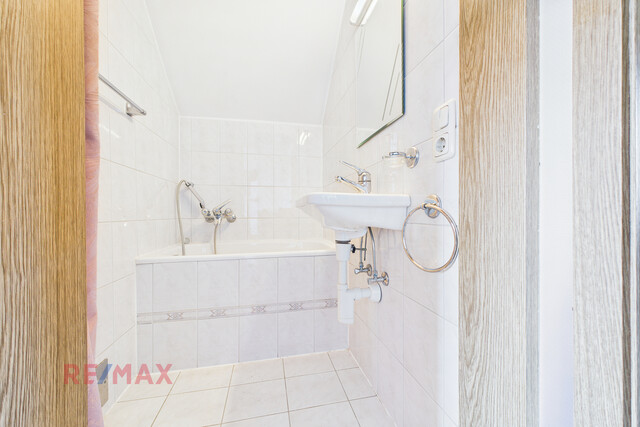 Wohnen in Lauterach: Einfamilienhaus mit großem Grundstück und Renovierungspotenzial