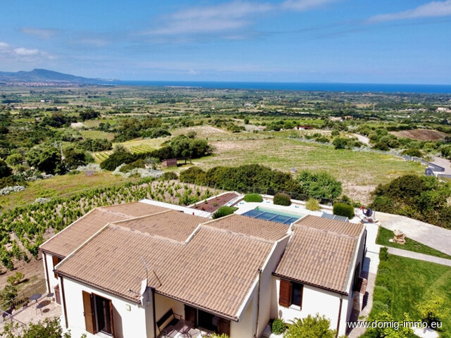 Mediterranes Anwesen mit Weinberg, Olivenhain & Meerblick – Badesi, Sardinien
